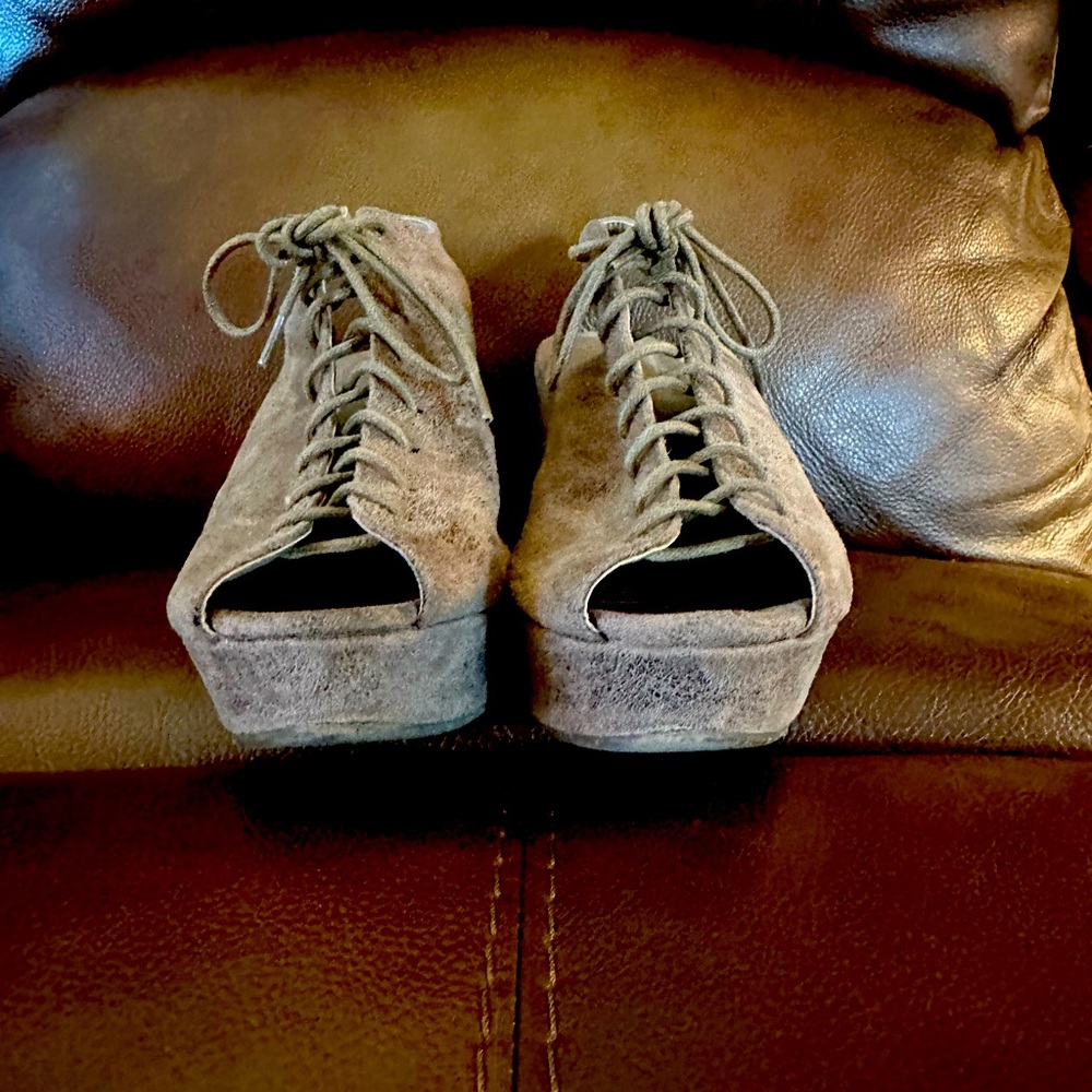 TAUPE. SUEDE LIKE WOMENS WEDGES, SIZE 6.5